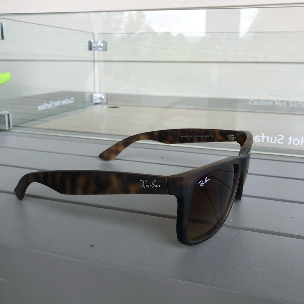 Ray-Ban sunglasses - Picture 3 of 5